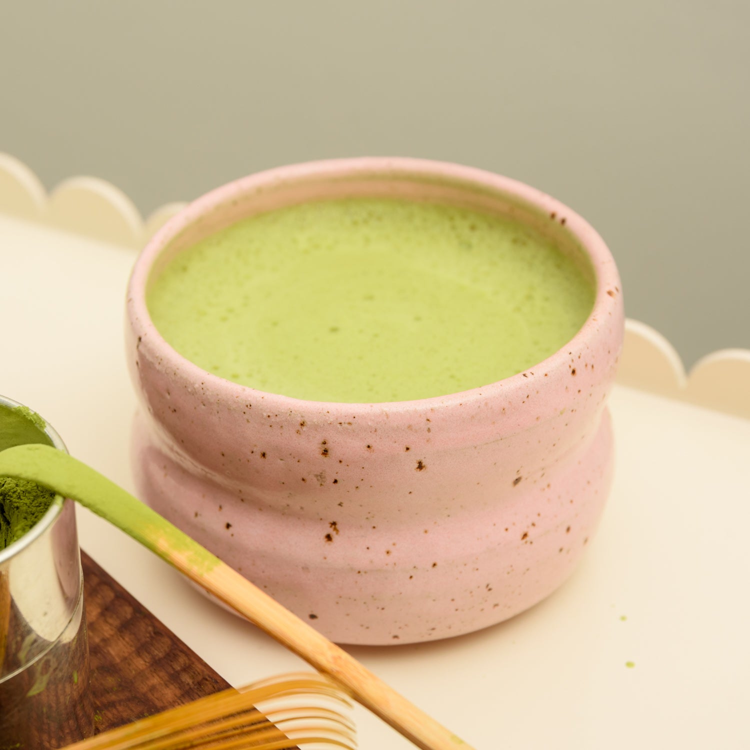 Matchaskål – Osprey Studio Kurvig Rosa