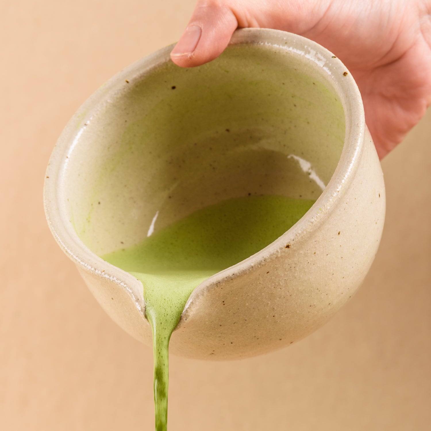 Matchaskål med pip – Osprey Studio Katakuchi Beige