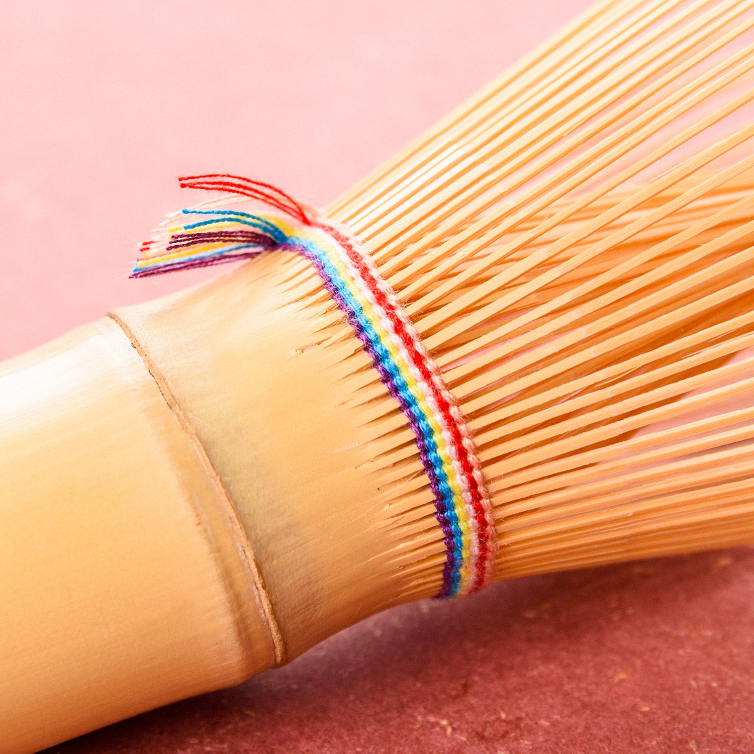 Matchavisp – Regnbågstråd