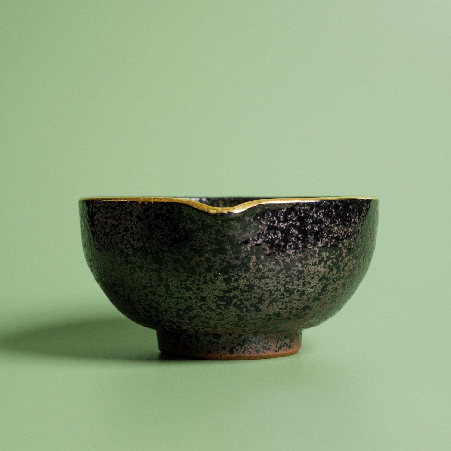 Matchaskål med pip – Katakuchi Guld