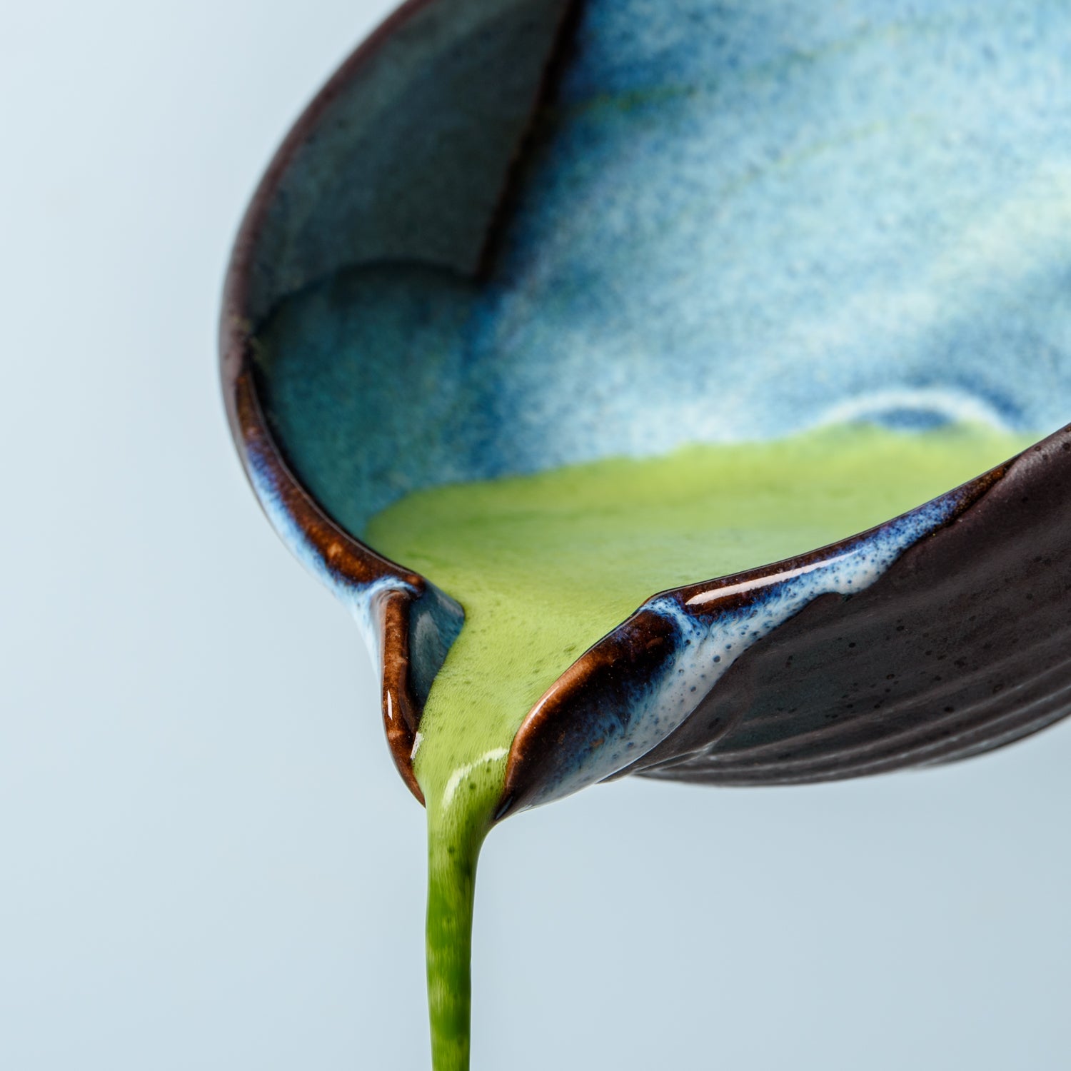 Matchaskål med pip – Katakuchi Räfflad Gråblå