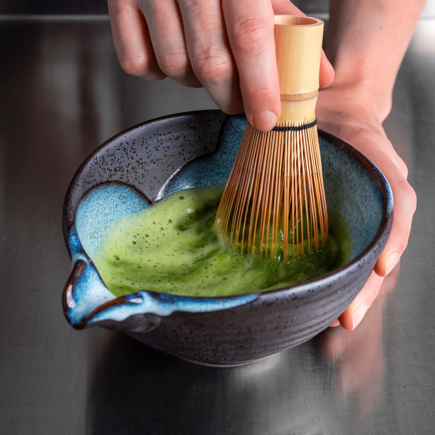 Matcha bowl with spout – Katakuchi Ribbed Grey-blue