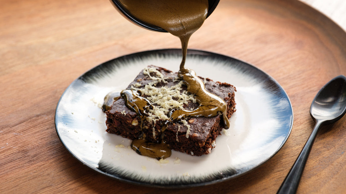 Hojicha-brownie med riven ingefära – Renée Voltaire