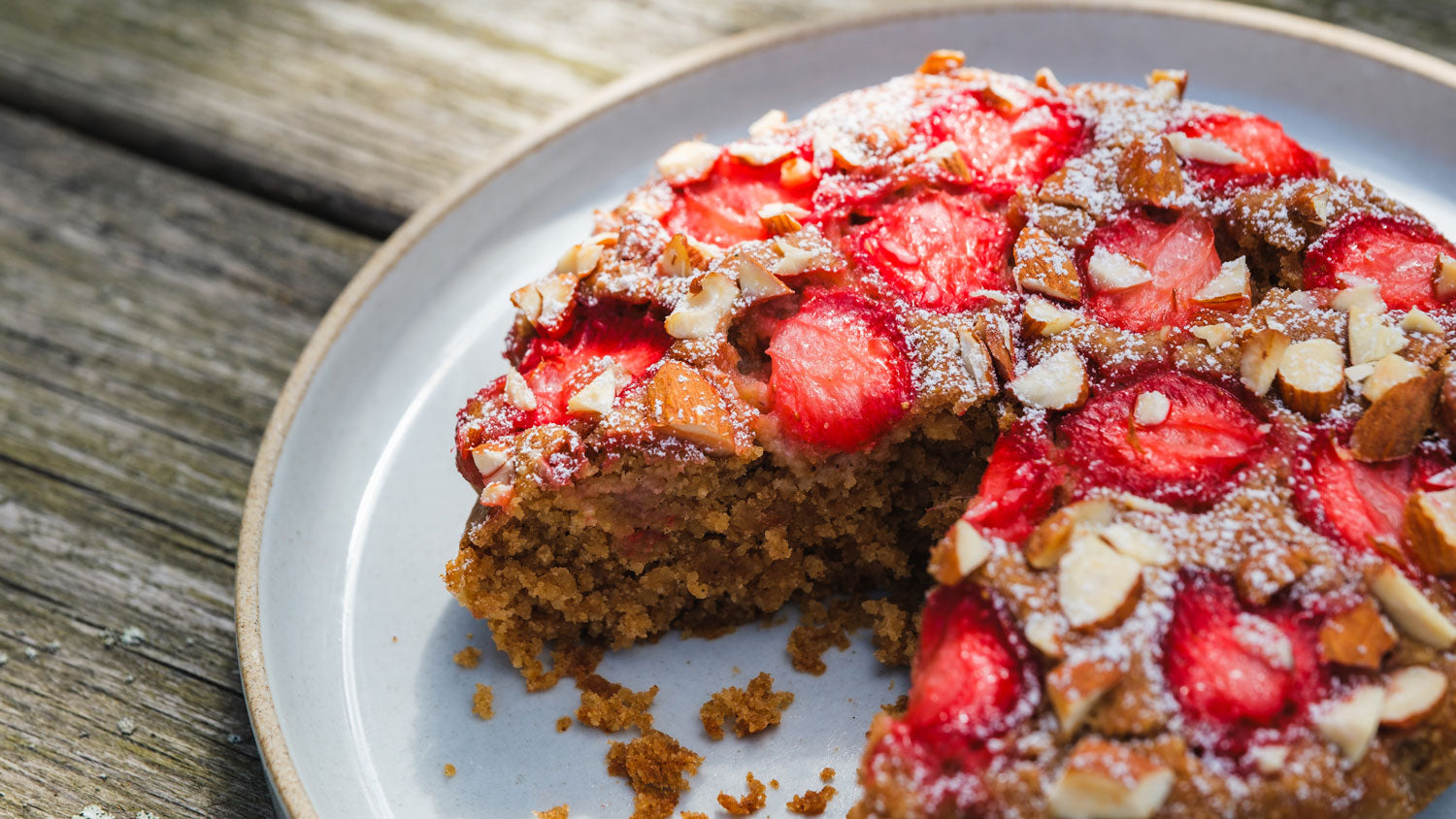 Jordgubbskaka med mandel