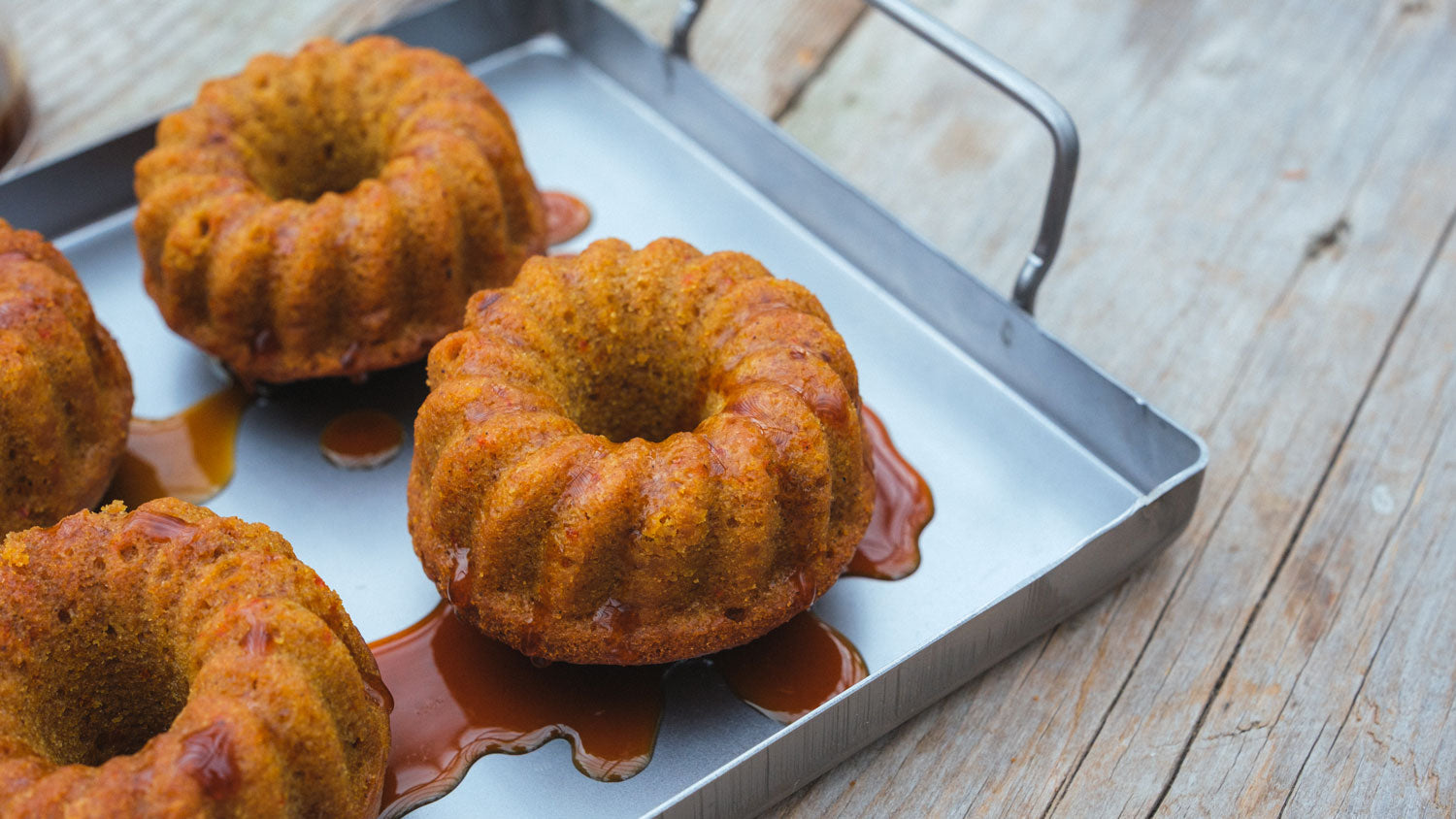 Saffranskaka med apelsin- & ingefärssirap