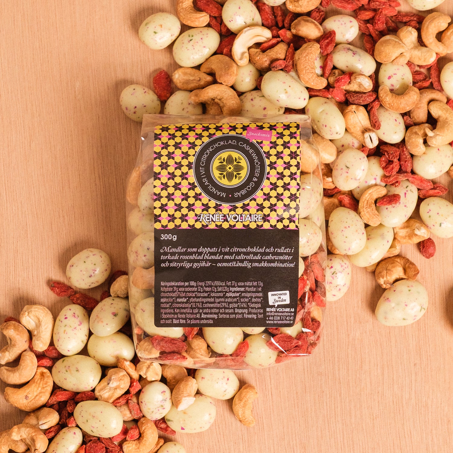 Almonds in White Lemon Chocolate, Cashews & Goji Berries