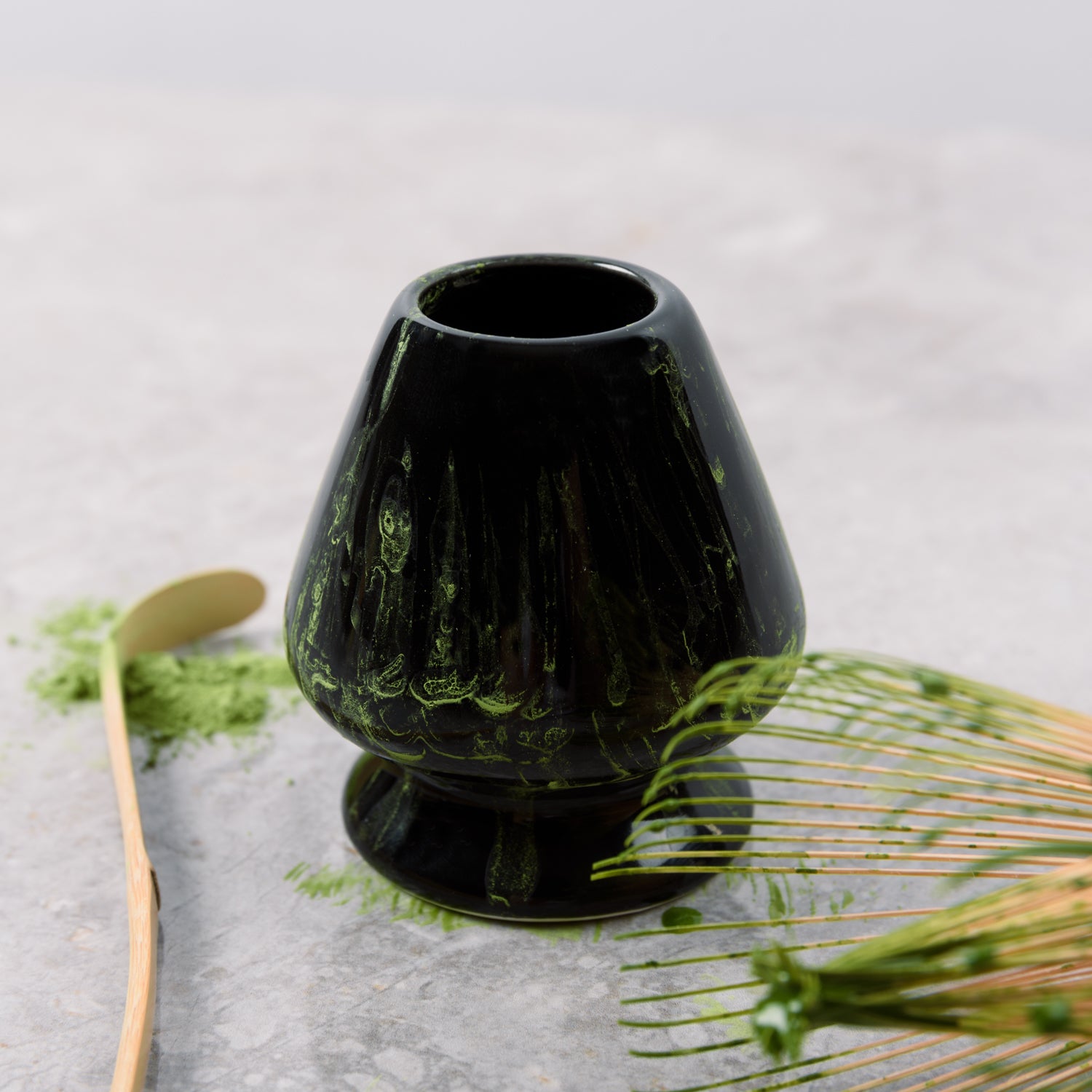 Matcha Whisk Stand – Black Porcelain